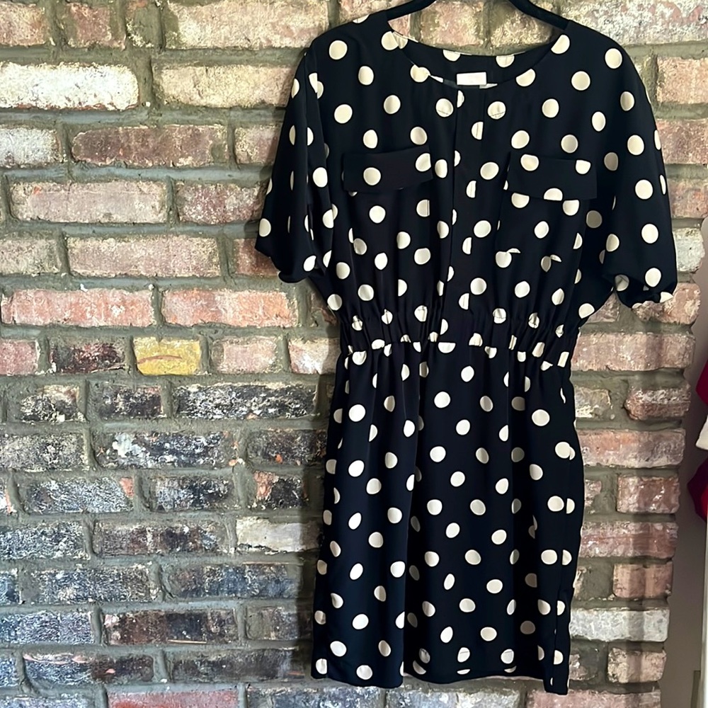 Short sleeve polka dot front pocket dress
